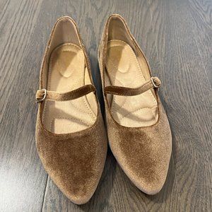 Size 10 mary jane flats for women